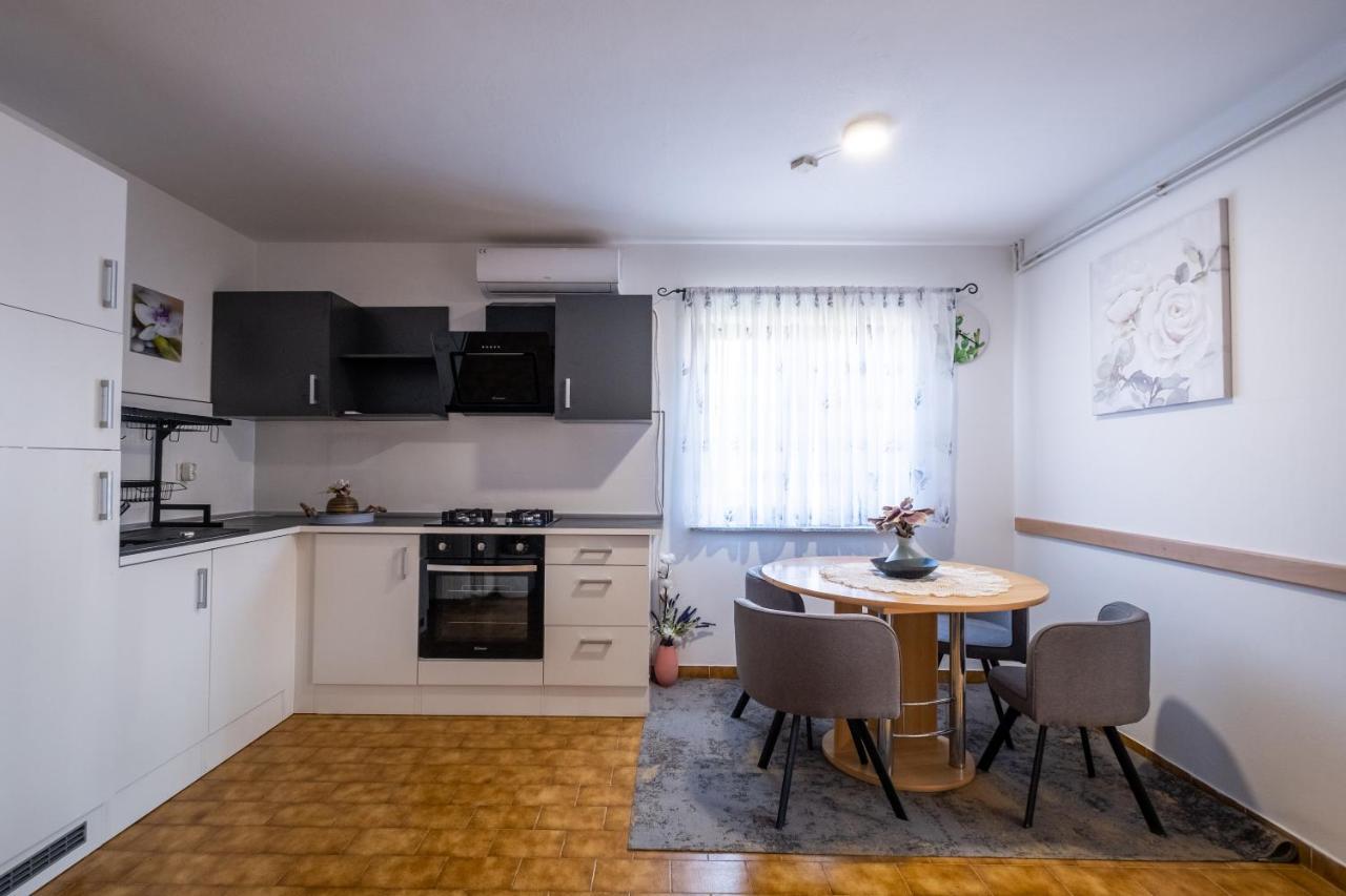 Guesthouse Istra Premantura Eksteriør bilde